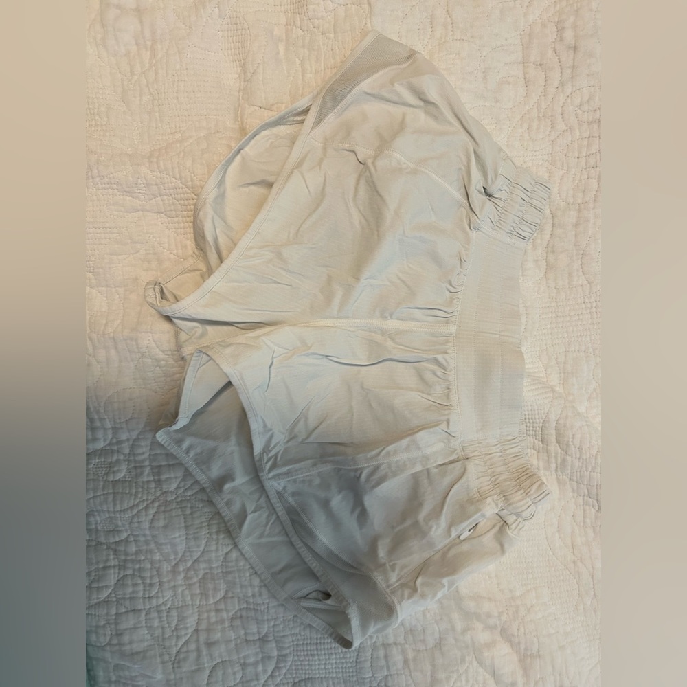 White Lululemon hotty hot shorts size 2